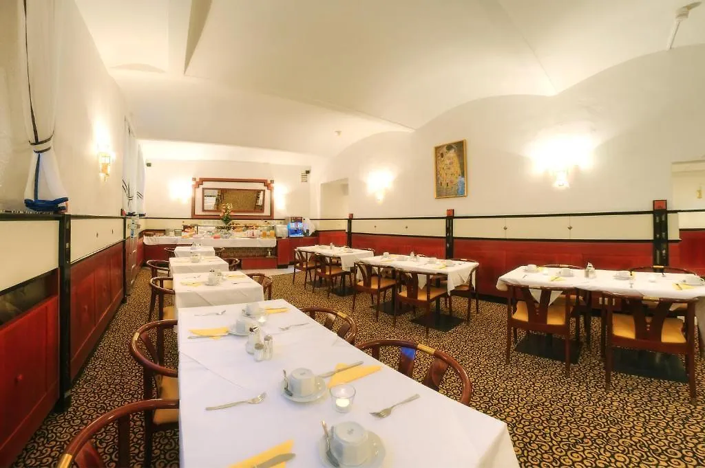 Appartements Carlton Opera Vienna 3*,