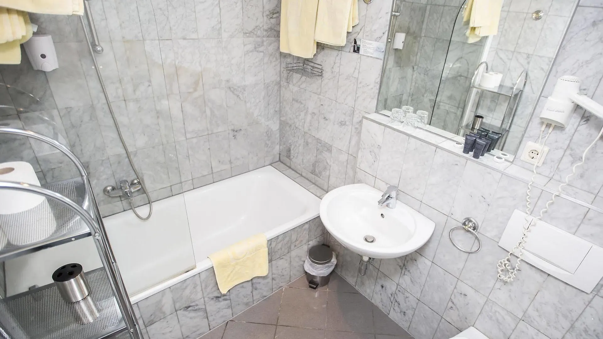 Appartements Carlton Opera Vienna 3*,